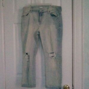 Women's Distressed Light Wash Jeans - Classic BOYFRIEND Casual Style. Size 8